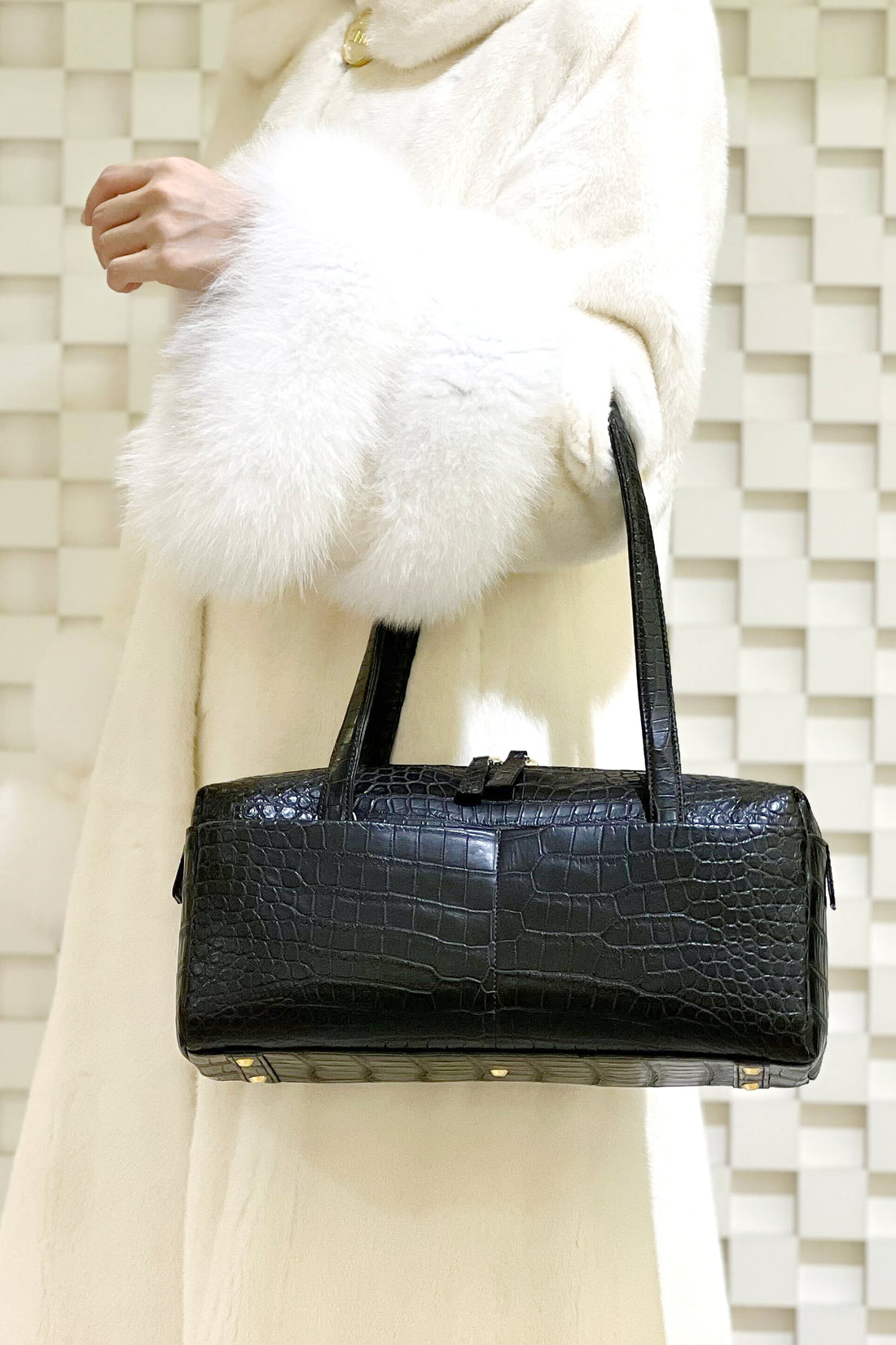 CHIE Crocodile Hand Bag